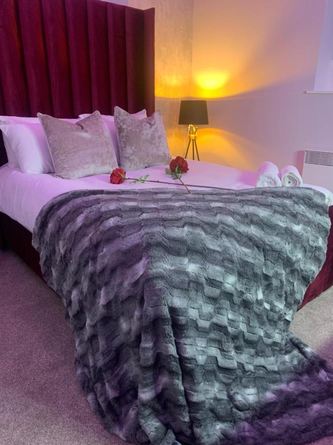 Sapphire Suite By Emerald Apartments *